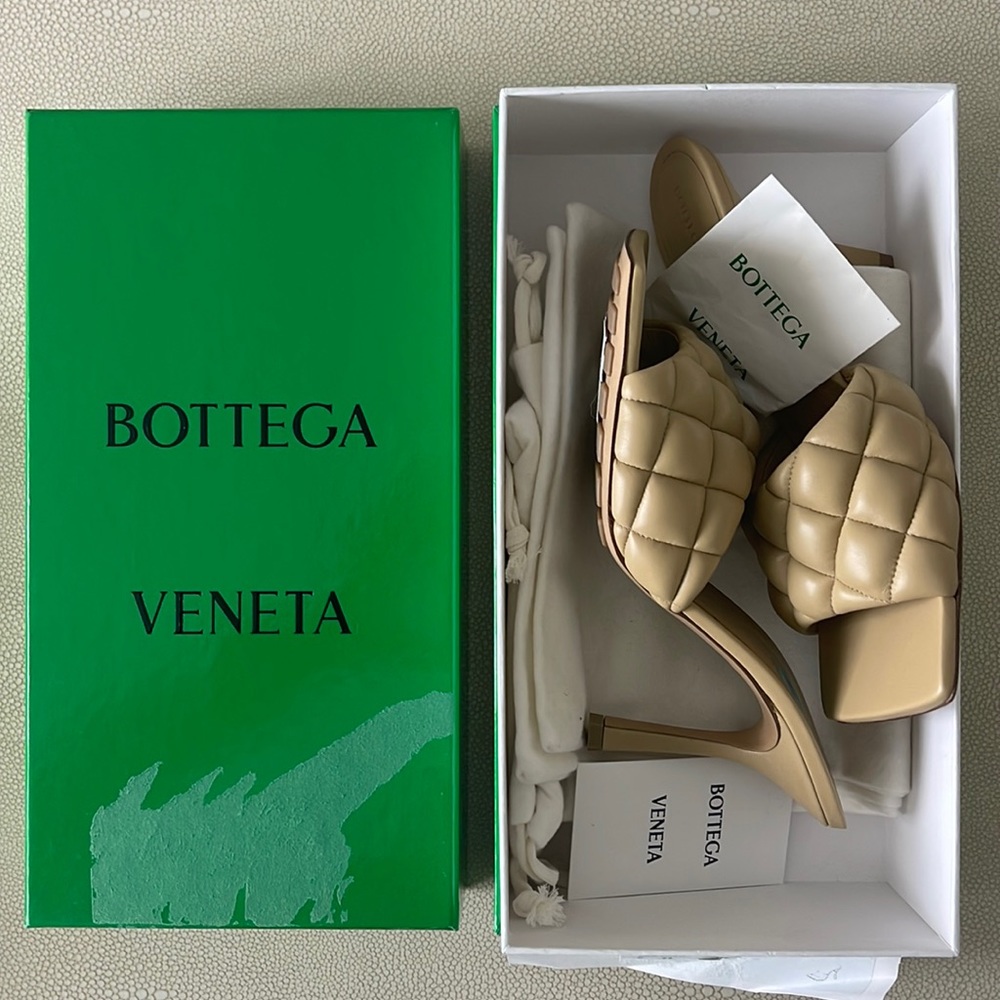 NIB BOTTEGA VENETA PADDED SANDAL (EU 39)